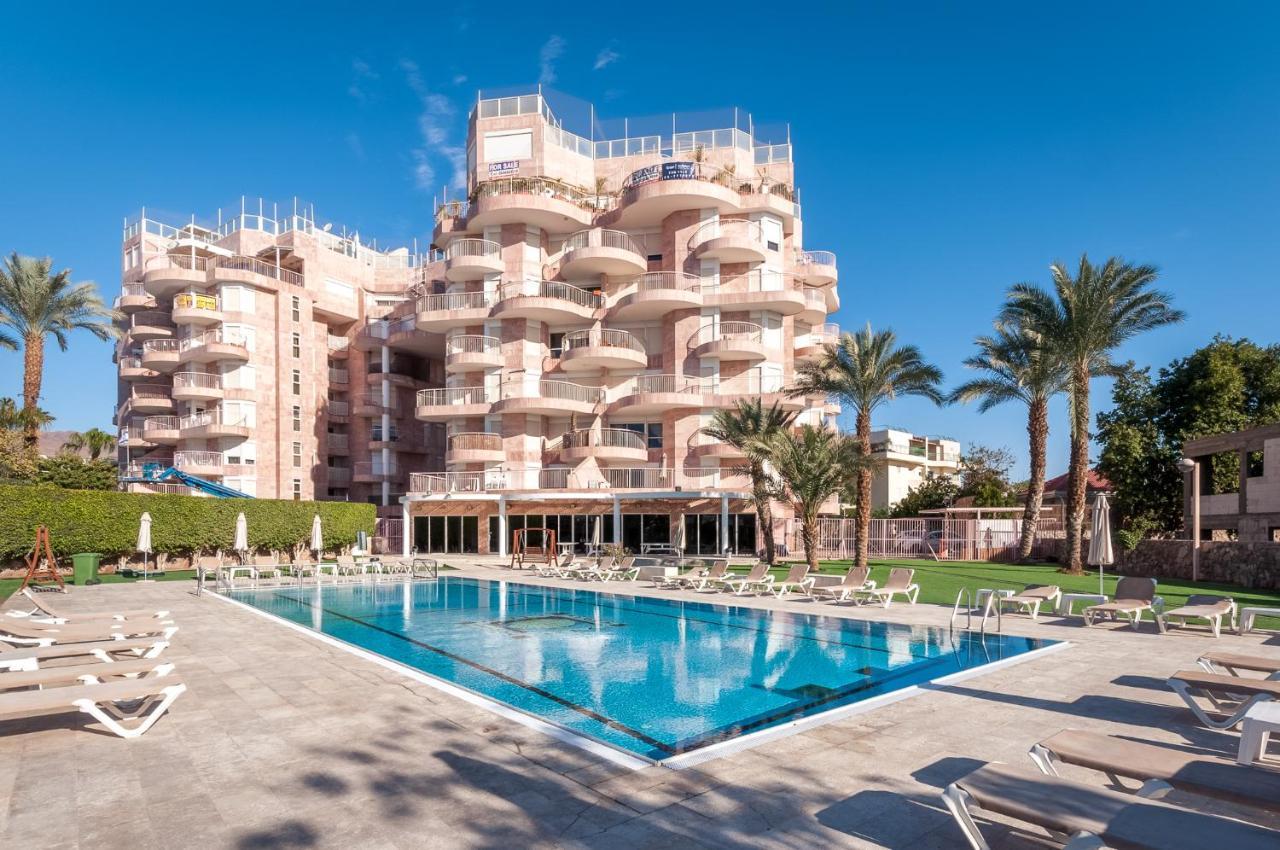 Apartment Renovated 3 Bedroom - With Pool Next The