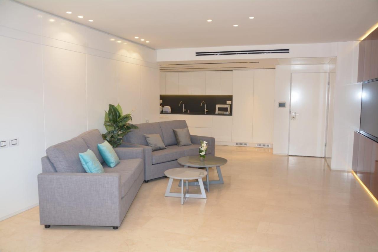 Apartment Renovated 3 Bedroom - With Pool Next The