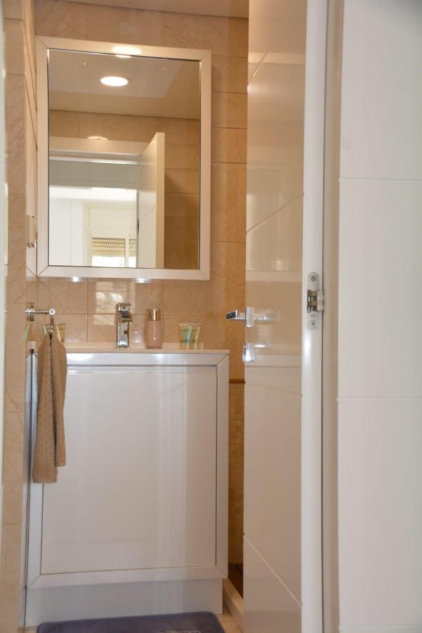 Renovated 3 Bedroom - With Pool Next The Apartment *